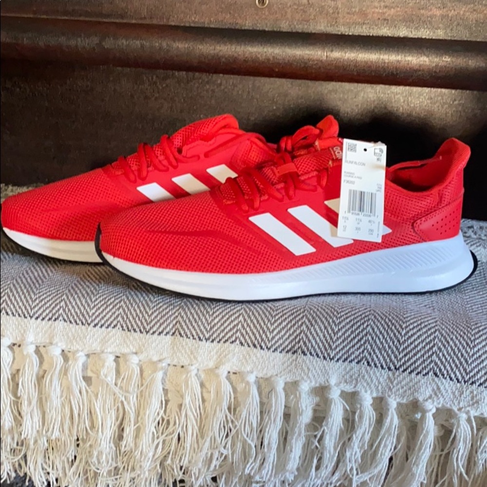 NWT MENS ADIDAS RUNNING SNEAKERS
